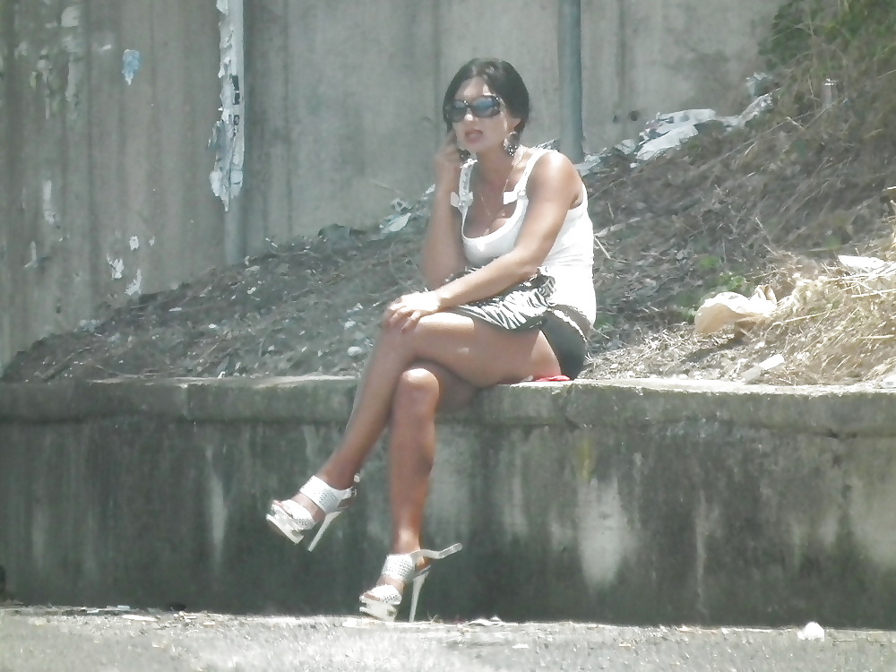 Prostituta di strada - puttane da strada #34249007