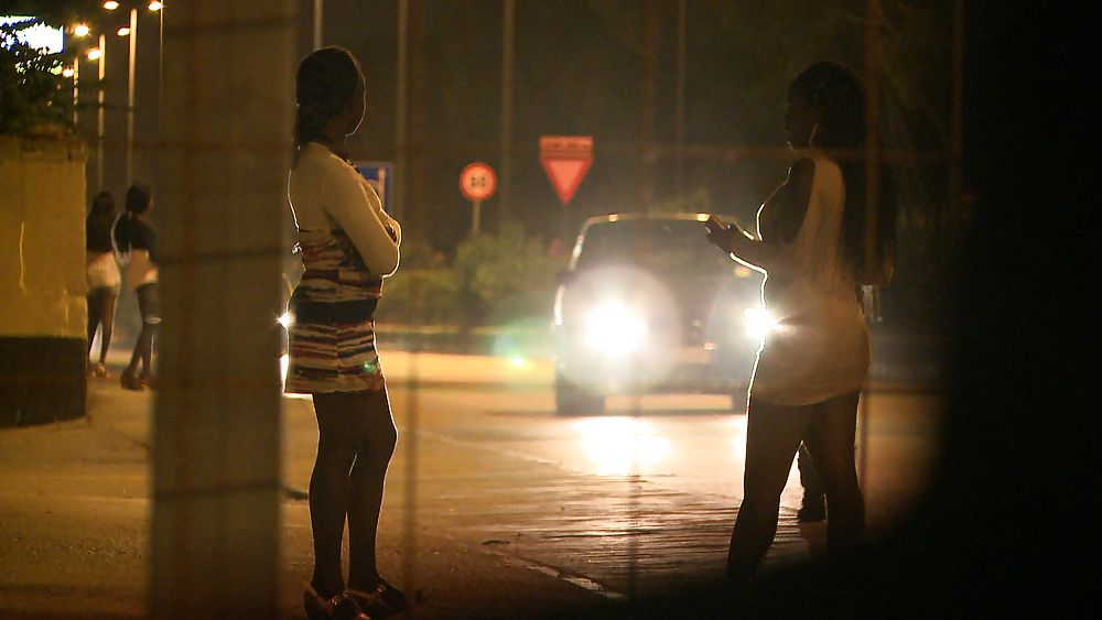 Prostituta di strada - puttane da strada #34249414
