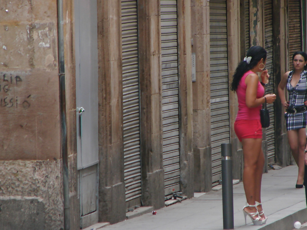 Prostituta di strada - puttane da strada #34249418