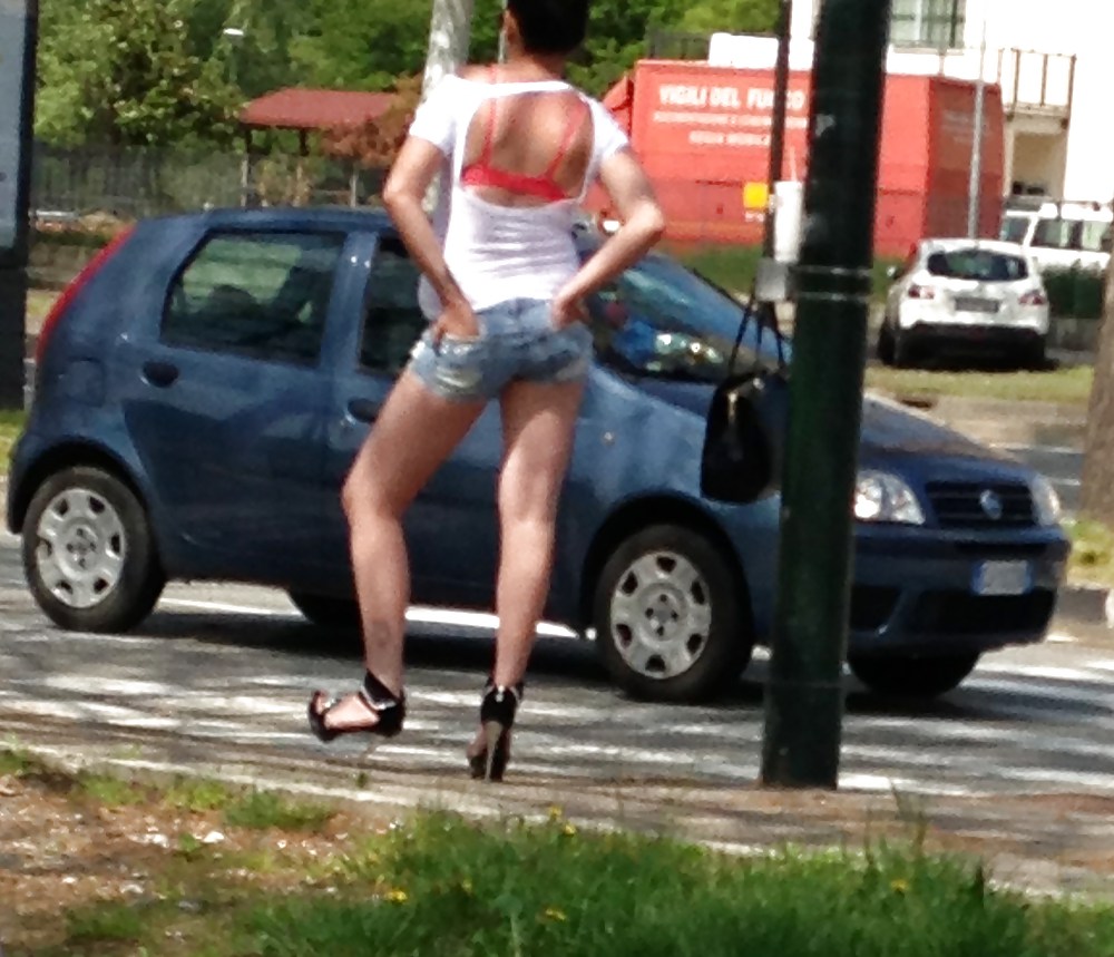 Prostituta di strada - puttane da strada #34249519