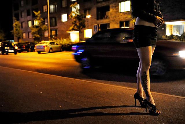 Prostituta di strada - puttane da strada #34249792