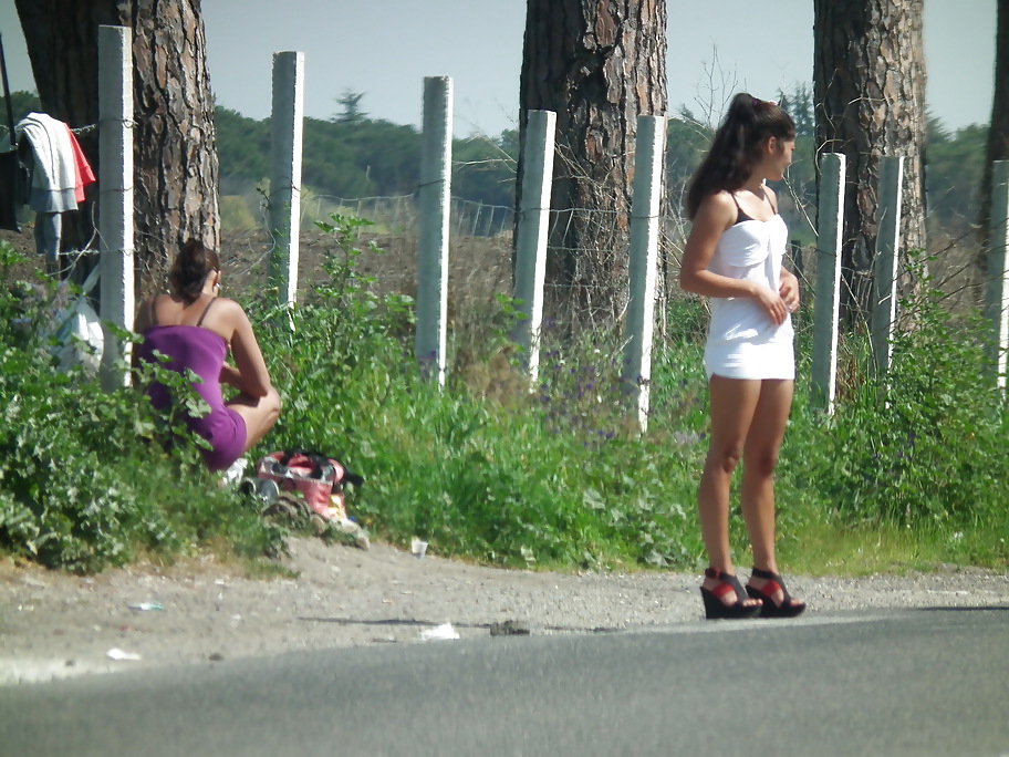 Prostituta di strada - puttane da strada #34250048