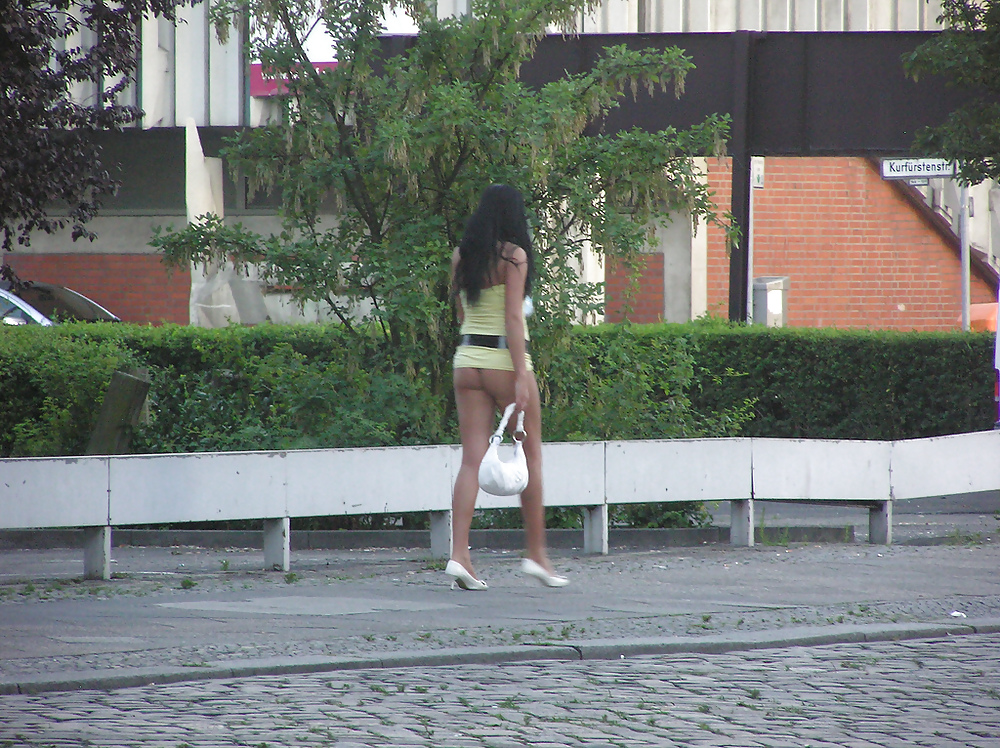 Prostituta di strada - puttane da strada #34250155