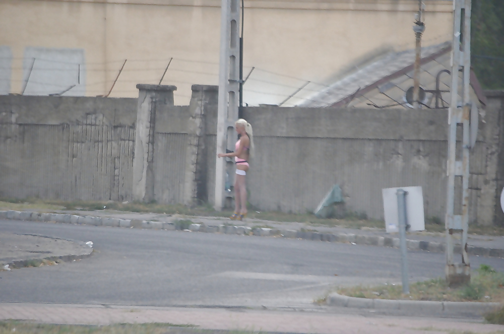 Prostituta di strada - puttane da strada #34250325