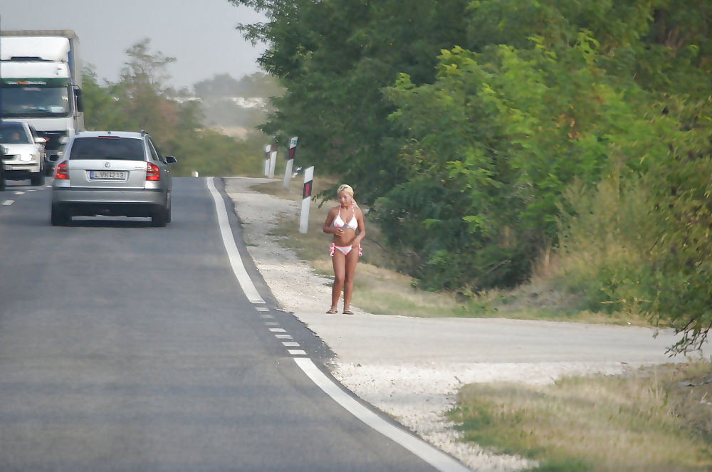 Prostituta di strada - puttane da strada #34250433