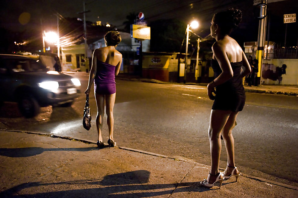 Prostituta di strada - puttane da strada #34250725