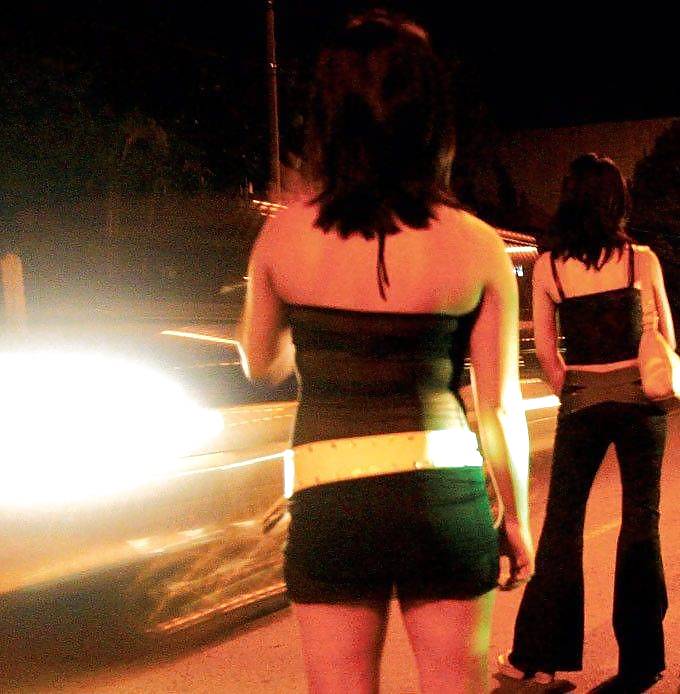 Prostituta di strada - puttane da strada #34250866