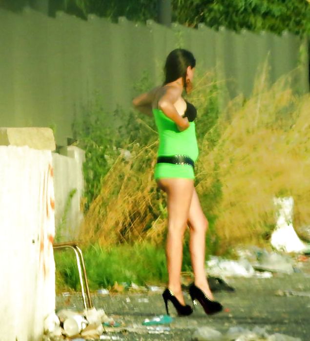 Prostituta di strada - puttane da strada #34251019
