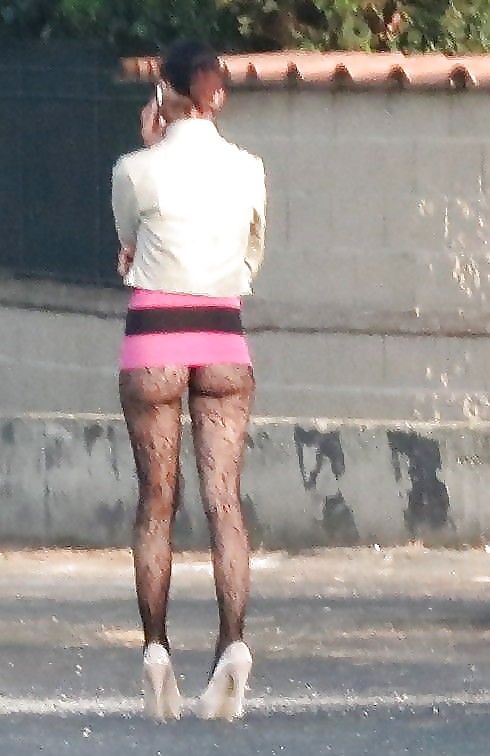 Prostituta di strada - puttane da strada #34251095