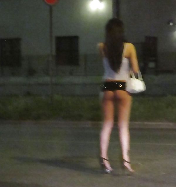 Prostituta di strada - puttane da strada #34251127