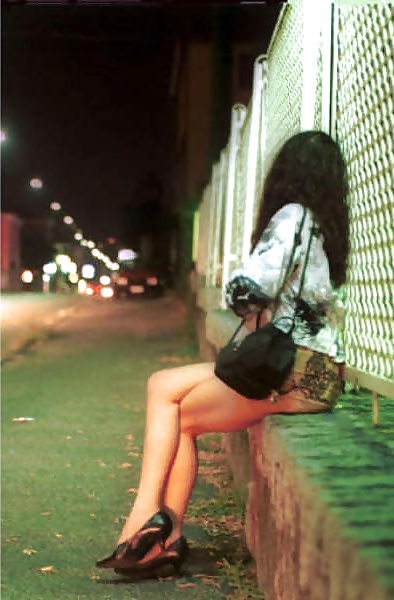 Prostituta di strada - puttane da strada #34251435