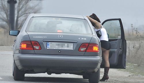 Prostituta di strada - puttane da strada #34251516