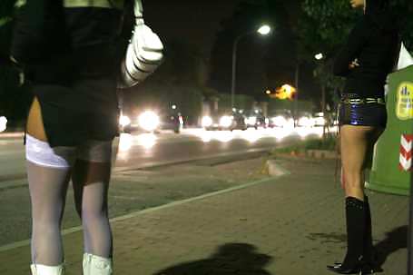 Prostituta di strada - puttane da strada #34251649