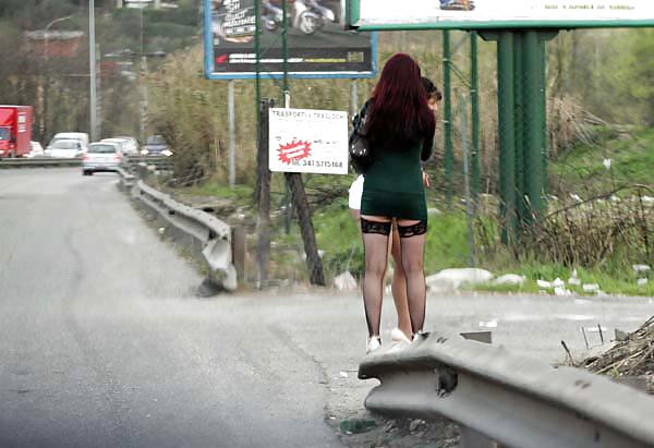 Prostituta di strada - puttane da strada #34251751