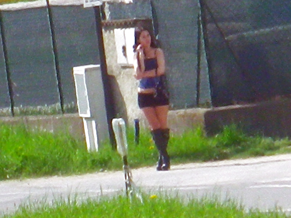 Prostituta di strada - puttane da strada #34251759