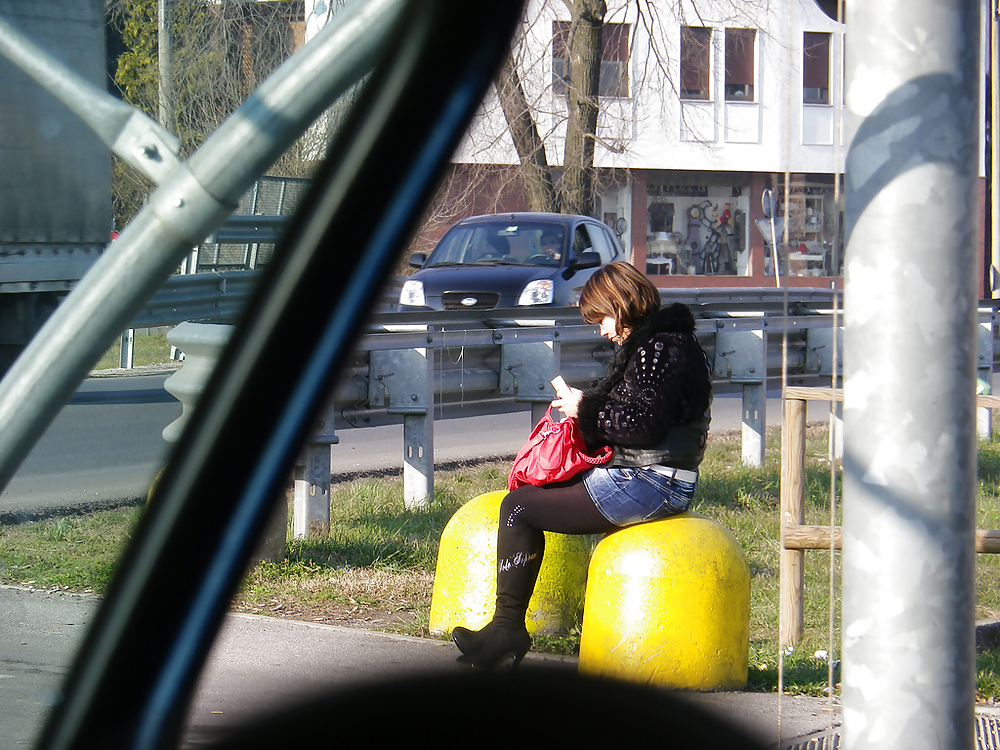 Prostituta di strada - puttane da strada #34251842