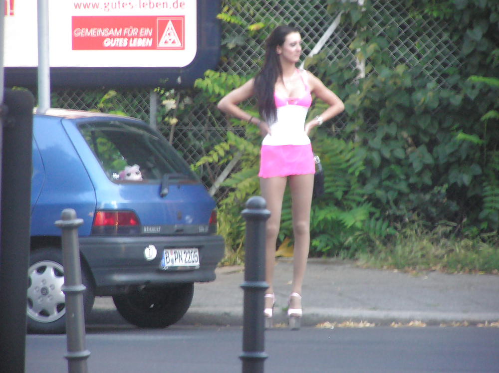 Prostituta di strada - puttane da strada #34251857