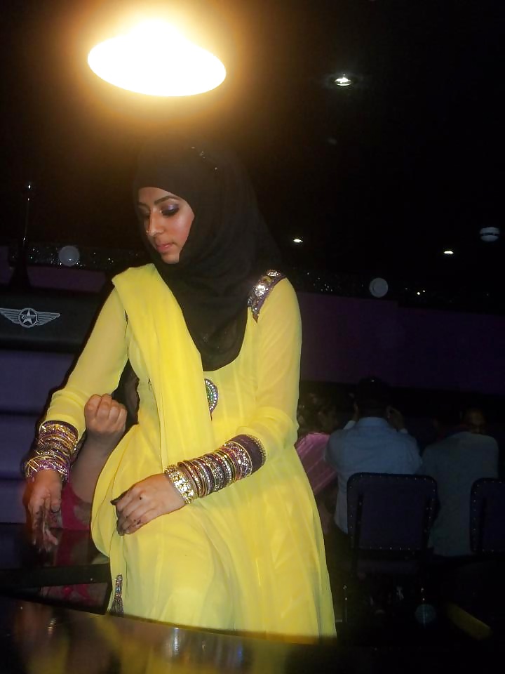 Desi Indien Chattes Arab Bengali Paki Hijabi #39379803