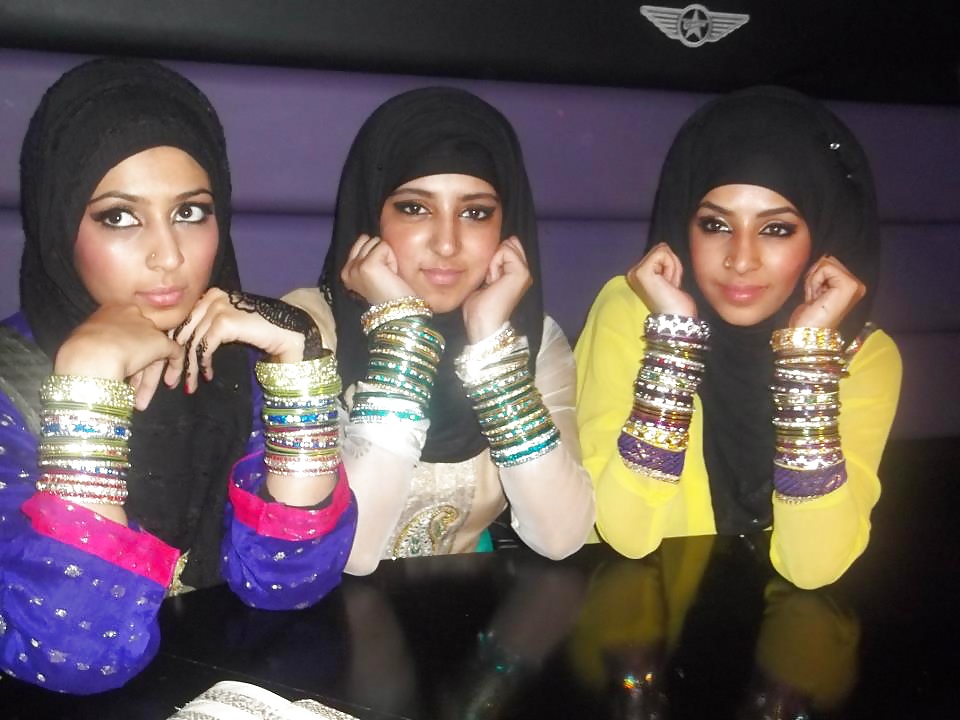 Hijabi paki indiano desi bengalese arabo fica
 #39379808