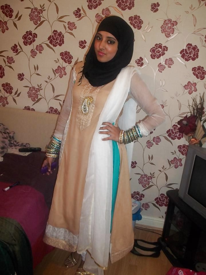 Hijabi paki indiano desi bengalese arabo fica
 #39379815