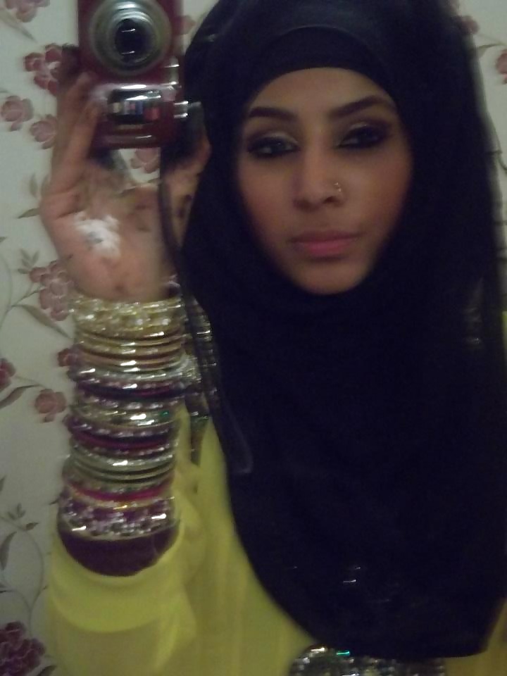 Hijabi paki indiano desi bengalese arabo fica
 #39379821