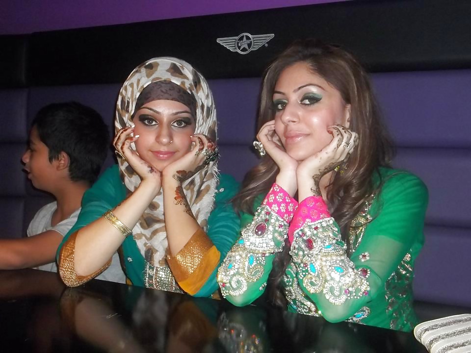 Desi Indien Chattes Arab Bengali Paki Hijabi #39379839