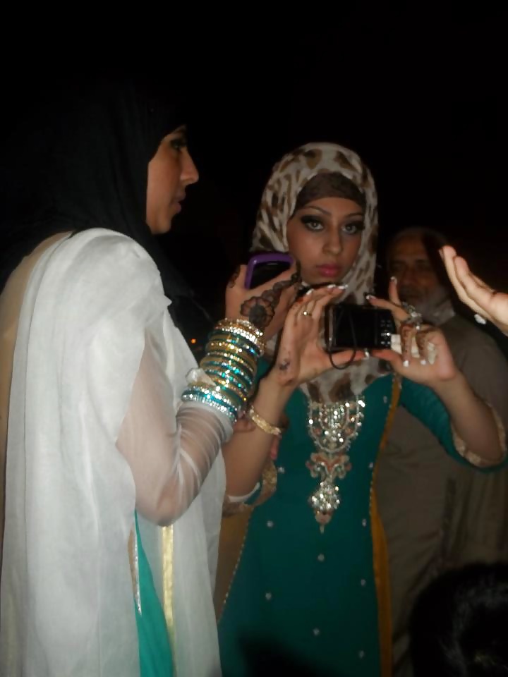 Desi Indien Chattes Arab Bengali Paki Hijabi #39379857