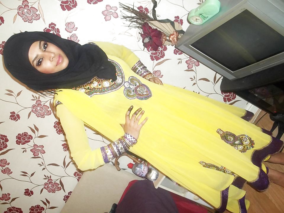 Hijabi paki indiano desi bengalese arabo fica
 #39379869