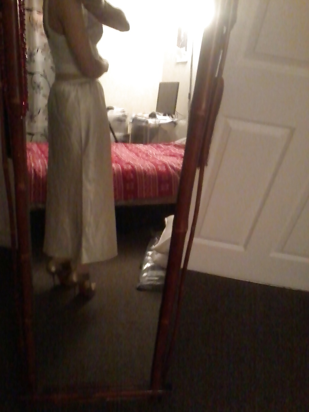 白のサテンのナイティの服のルーブルーティン
 #40079971