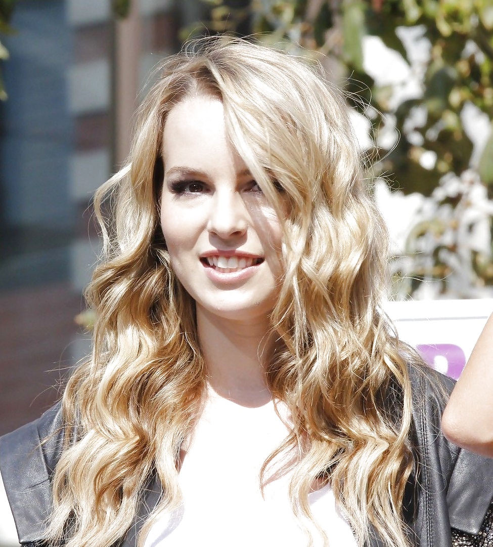 Bridgit mendler
 #25268378