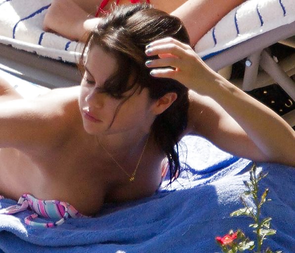 Selena Gomez - Bikini Bilder Von Einem Lateinischen Jugendlich #39037210