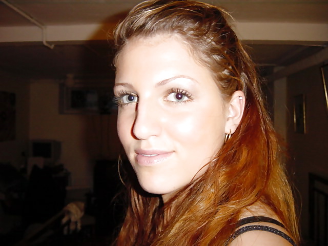 Dos amigos posando para el otro
 #30556078