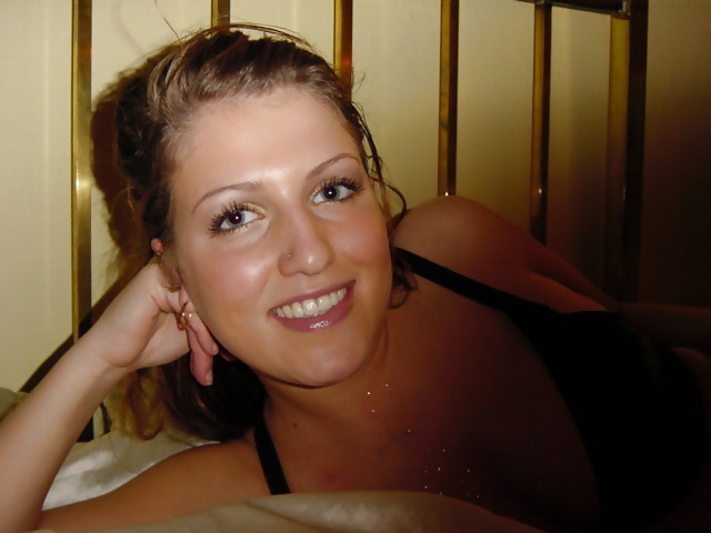 Dos amigos posando para el otro
 #30556263