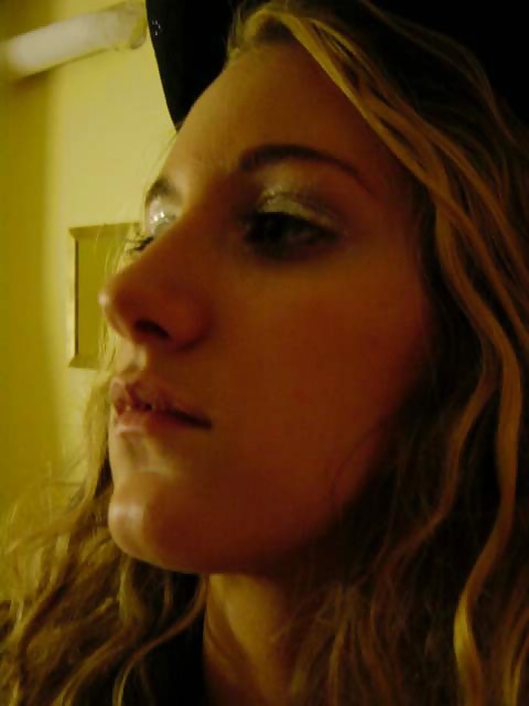 Dos amigos posando para el otro
 #30556292