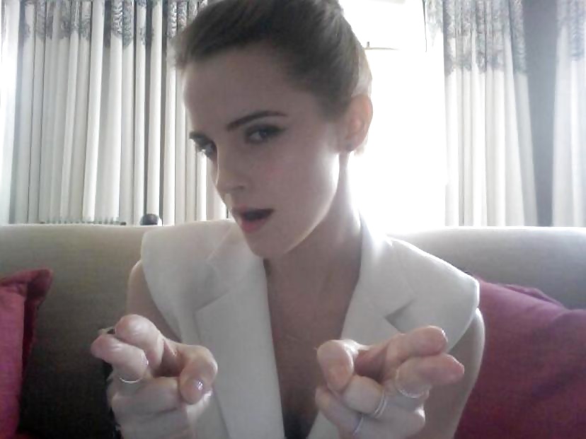 Emma watson - piccolo brit tease
 #32291114