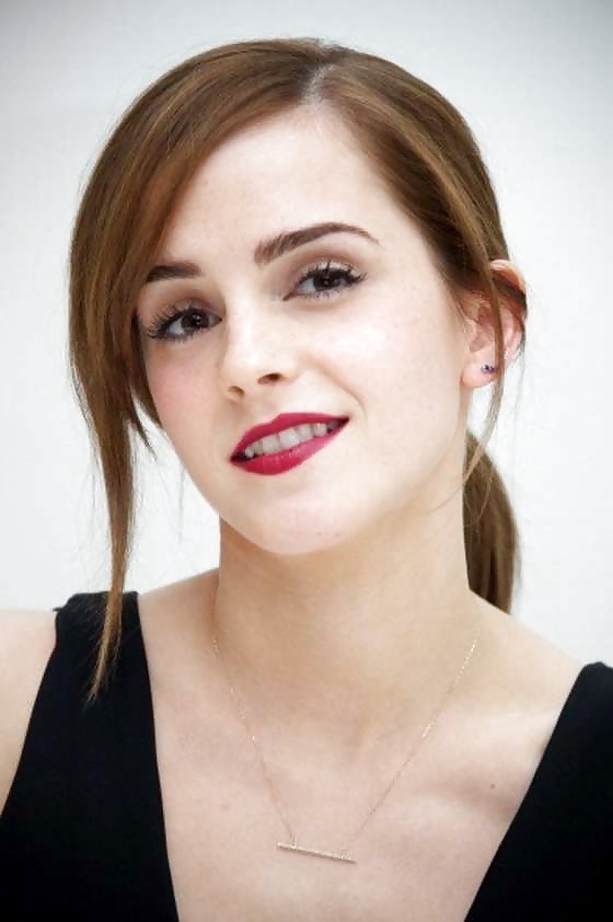 Emma watson - piccolo brit tease
 #32291121