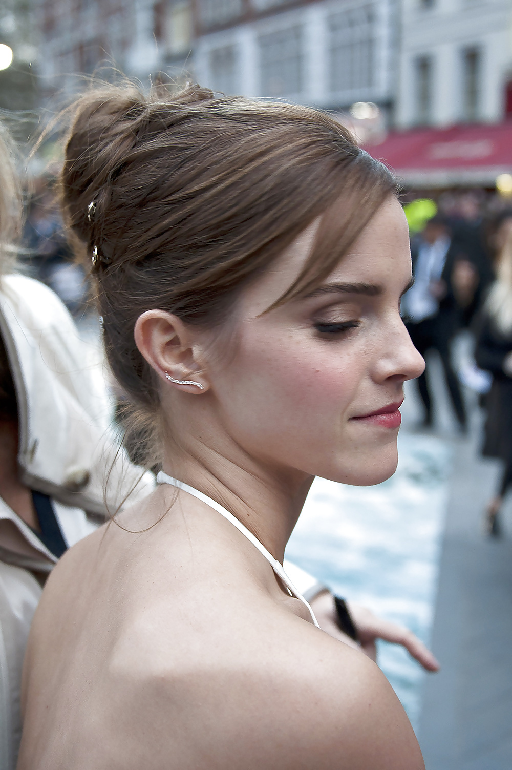 Emma watson - piccolo brit tease
 #32291176