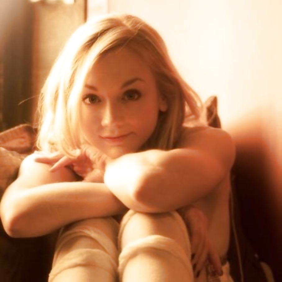 Emily Kinney #31062051