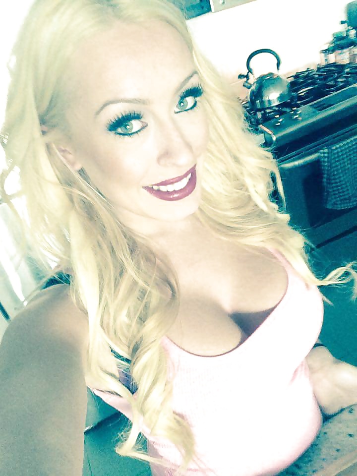 Pechugonas
 #29353981