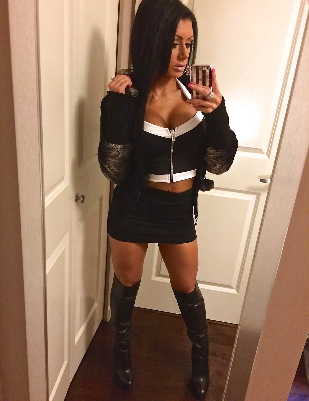 Pechugonas
 #29354113