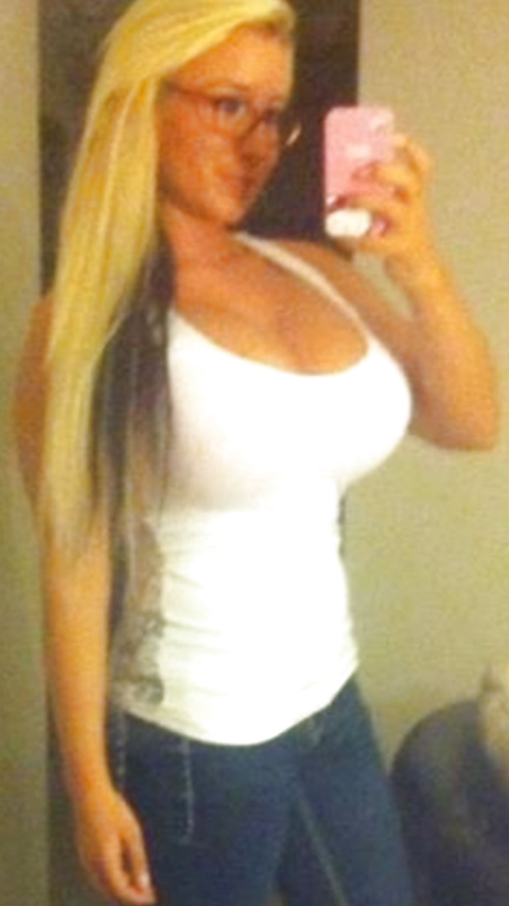 Pechugonas
 #29354274