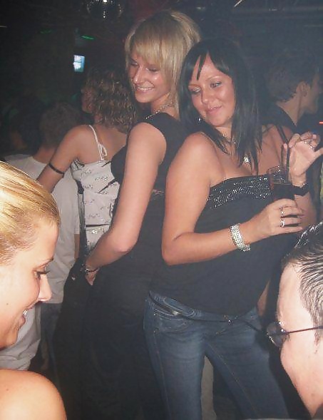 Mee en el club de fiesta de la danza en la ropa sexy
 #25635612