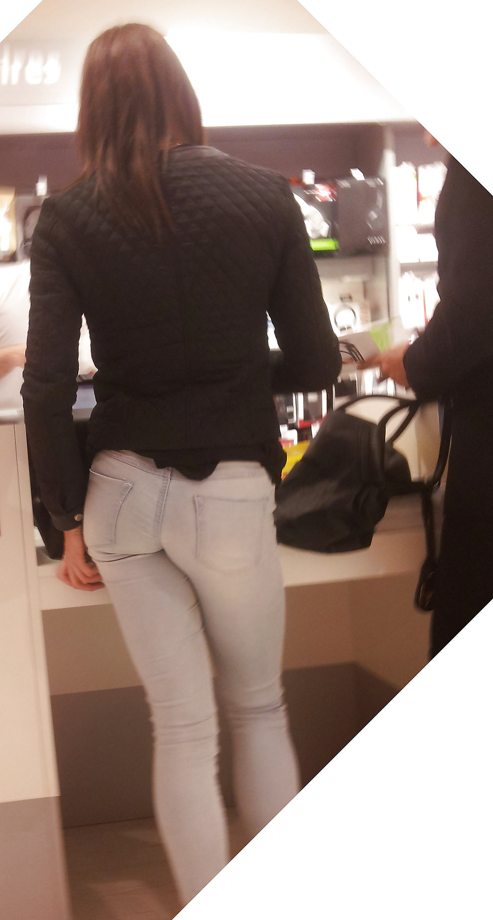 Joli ptit cul dans les magasins - tight ass in jeans
 #34031242