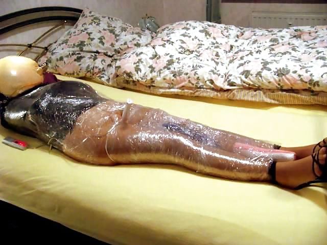 Mia moglie in bondage mummificazione
 #23612637