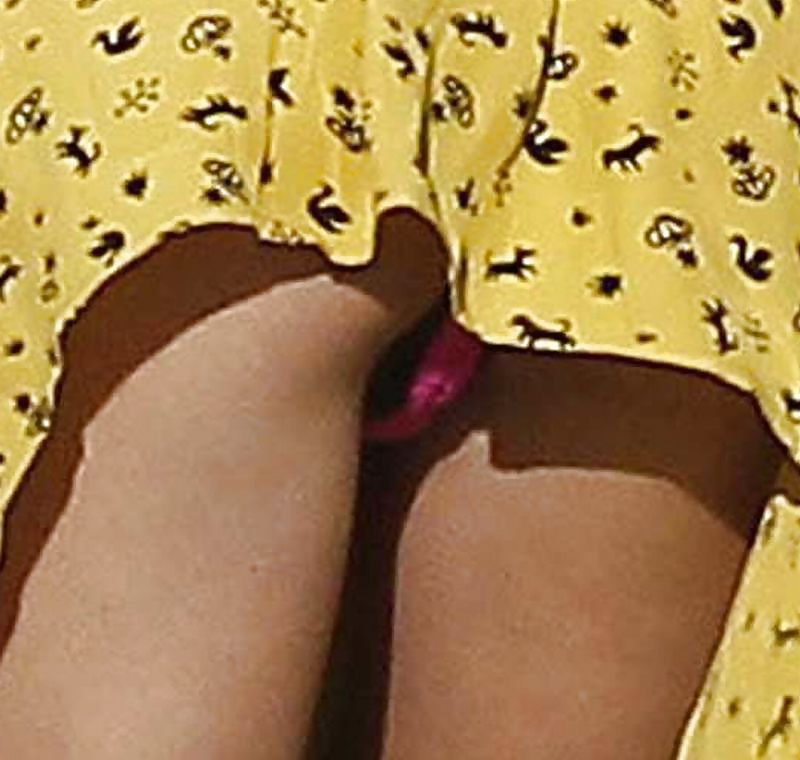 Selena gomez cameltoe bikini panty e culo sexy 2013
 #36694391