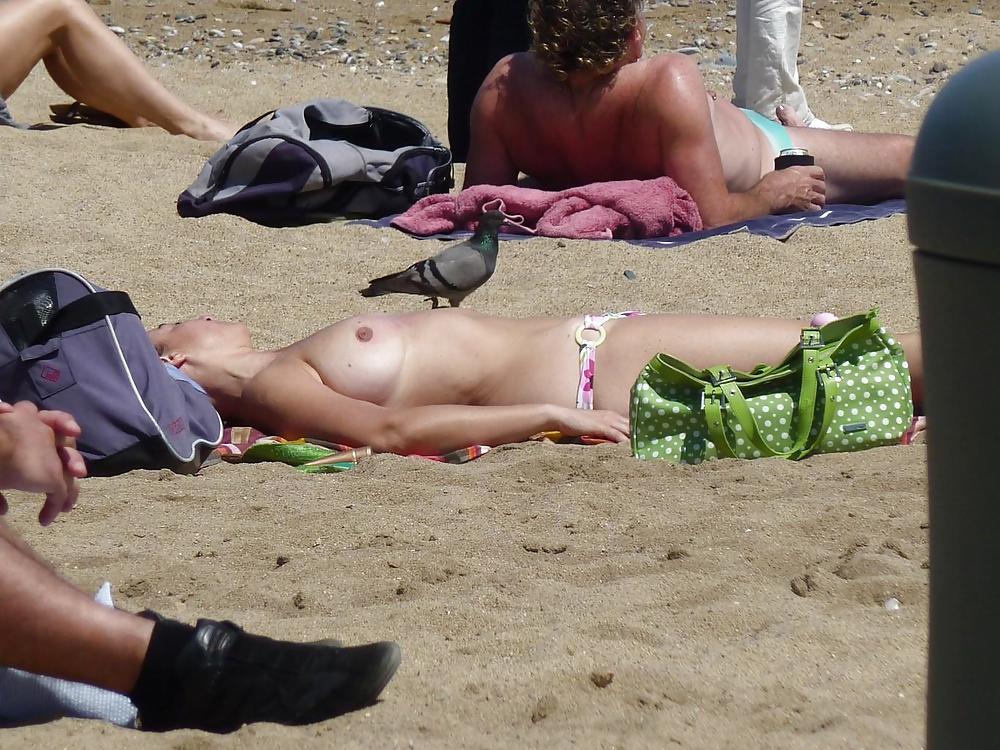 Voyeur Tits on the Beach  #22935371