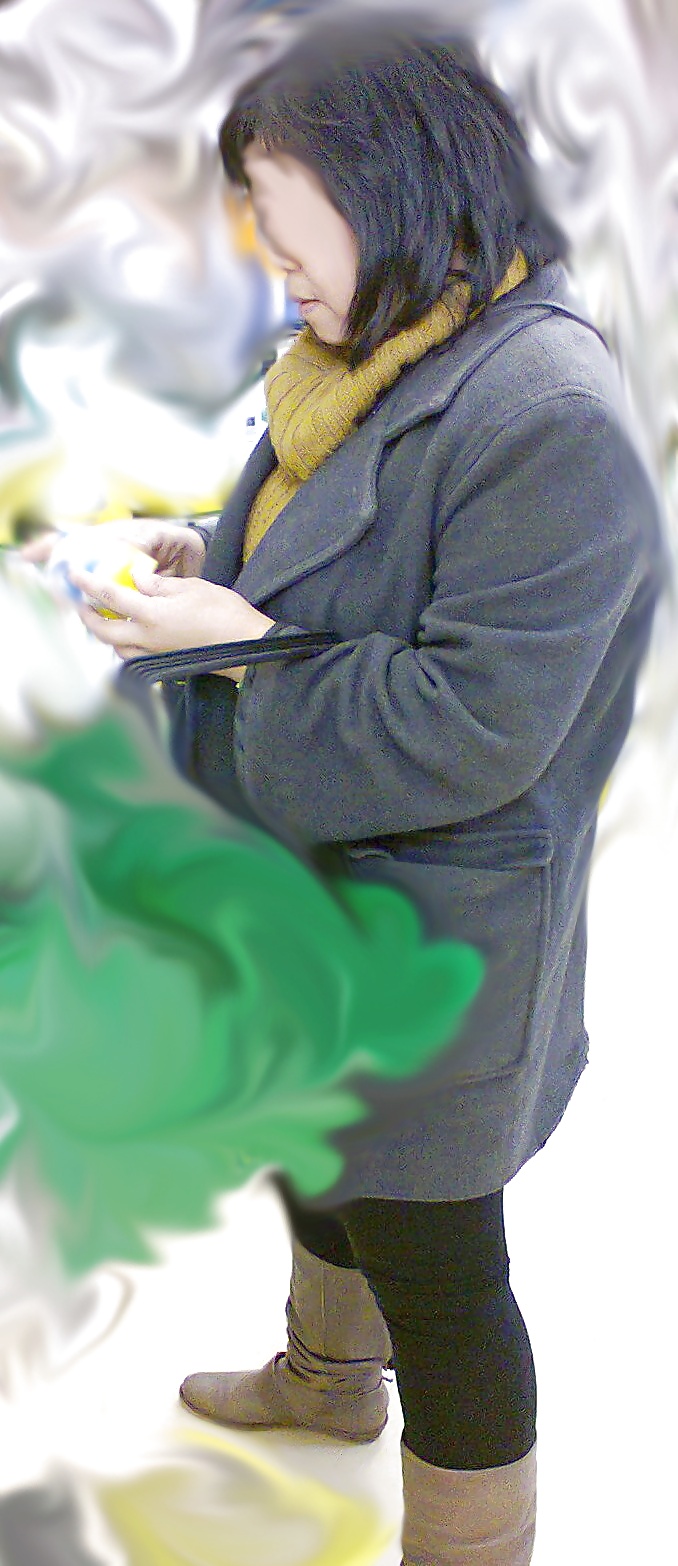 Esposa asiática de paja comprando en Grecia.
 #34868011