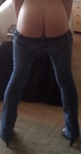 Sexy shemale candi g in jeans cazzo dildo
 #40426614