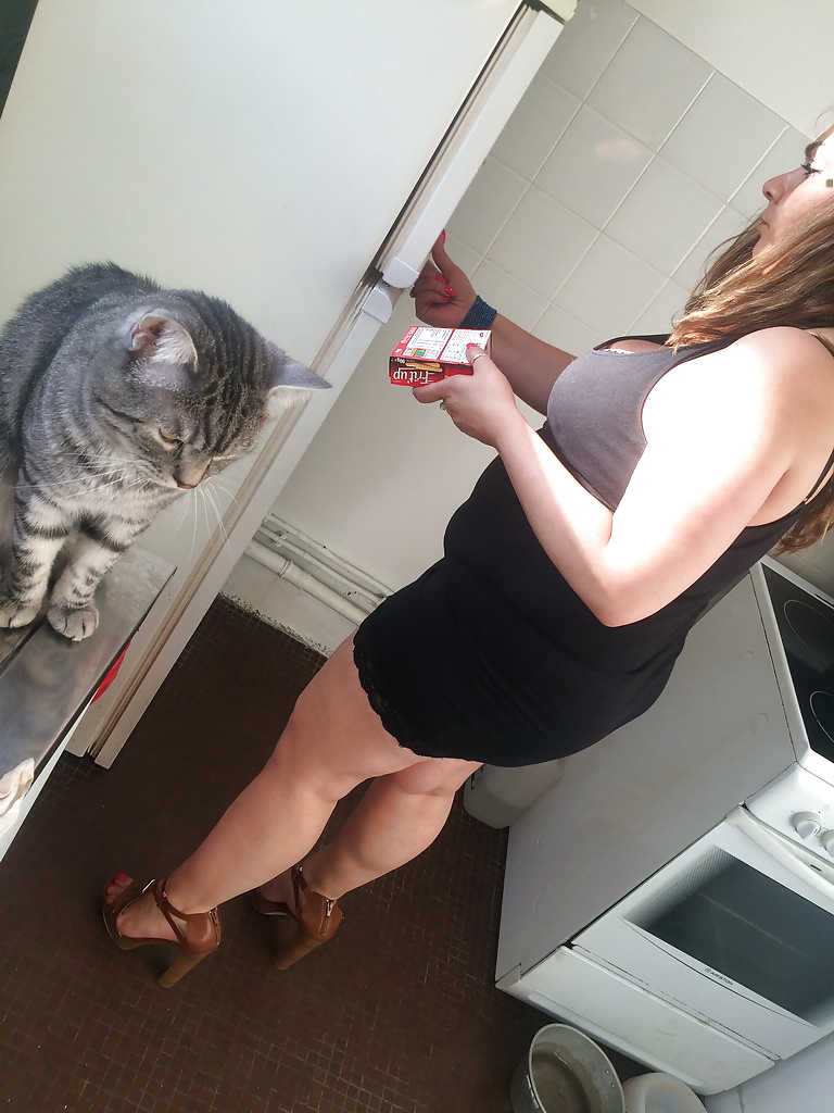 2人の女性が自宅で2回目のセックスをしています。
 #30806077