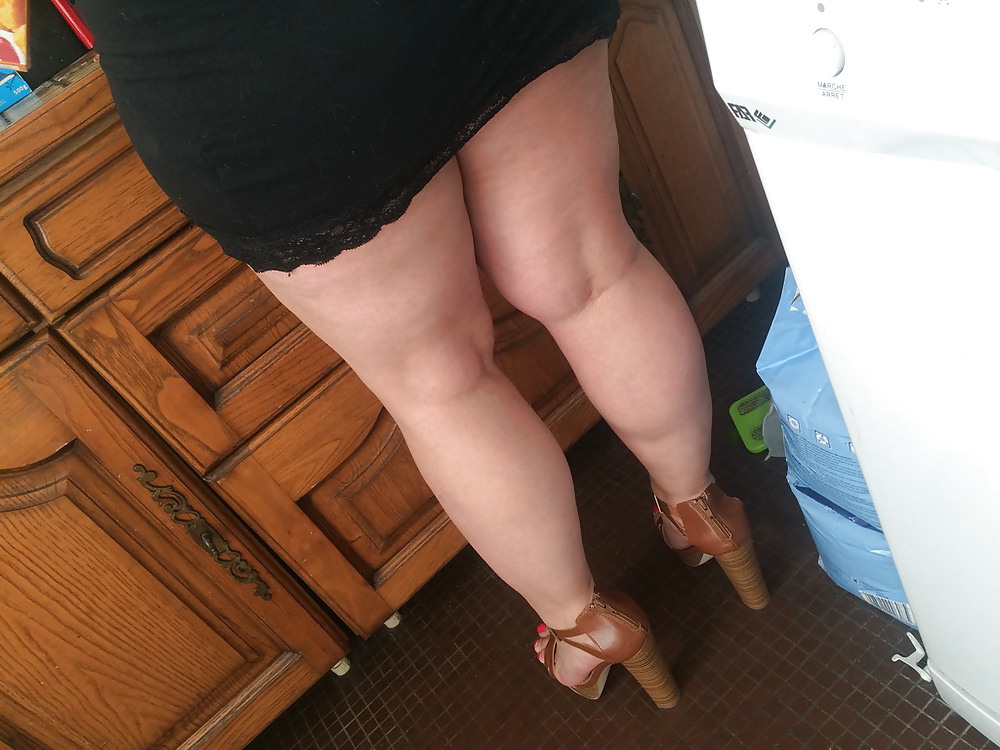 2人の女性が自宅で2回目のセックスをしています。
 #30806102